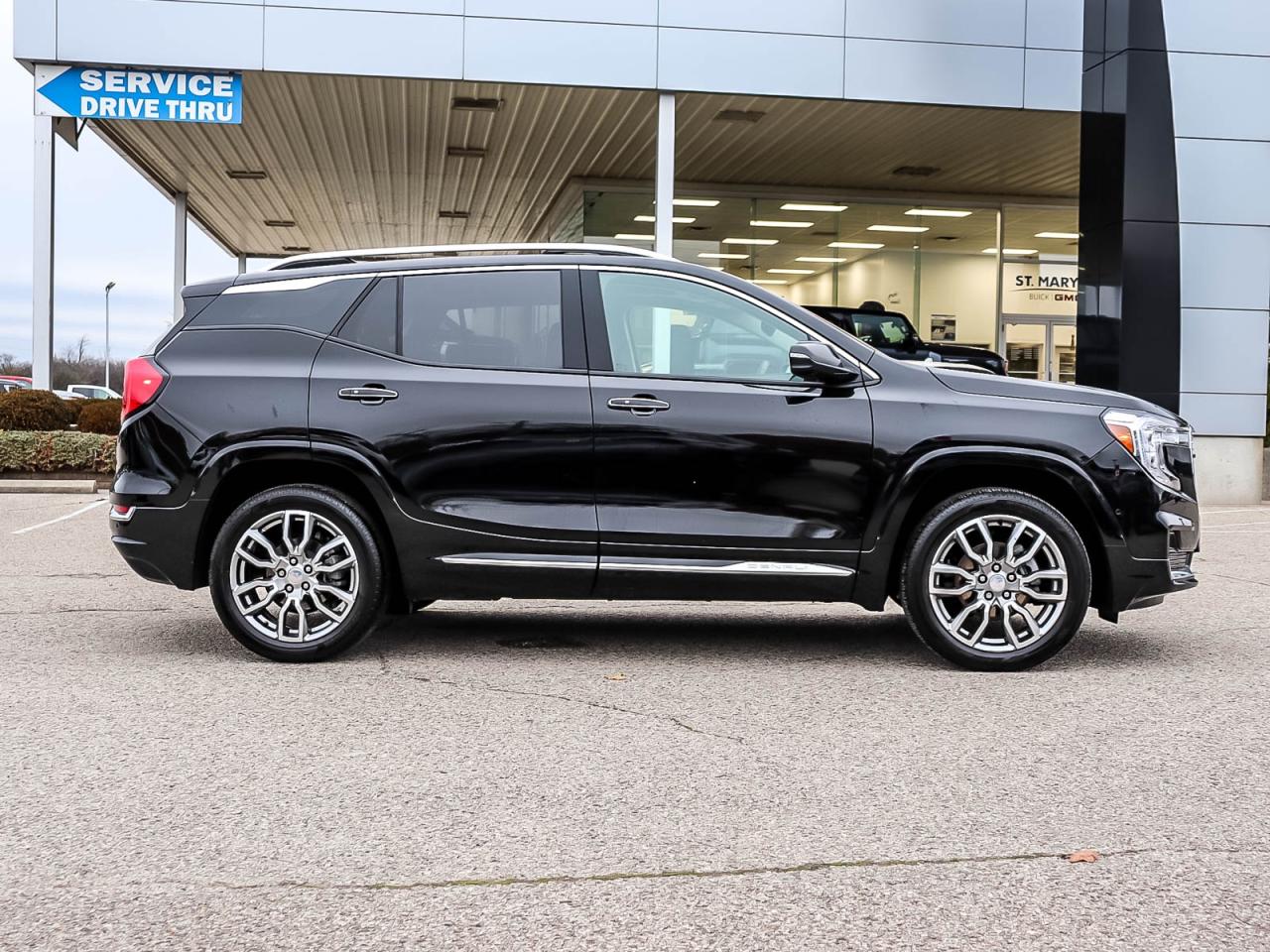 2023 GMC Terrain Denali Photo2