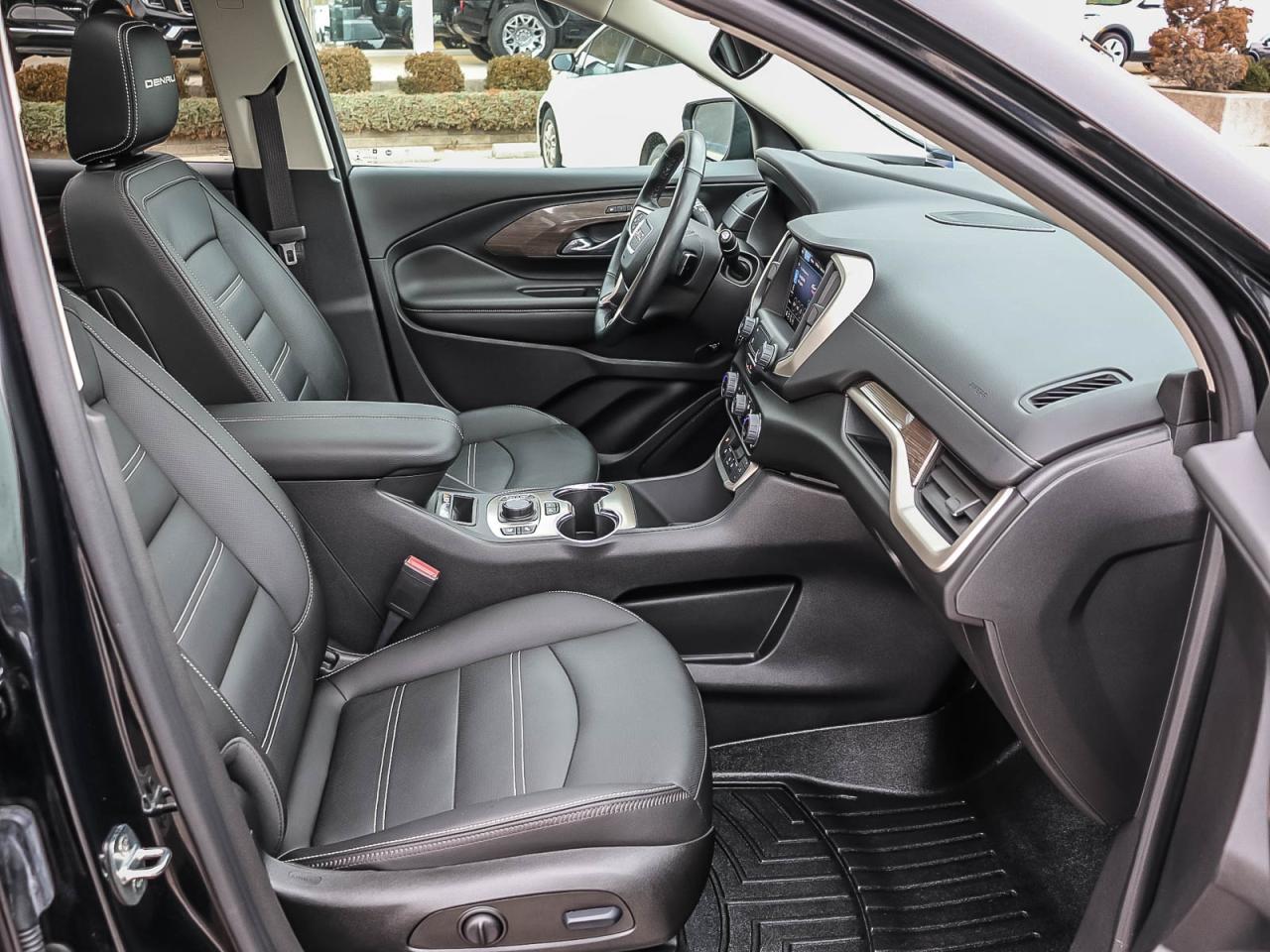 2023 GMC Terrain Denali Photo