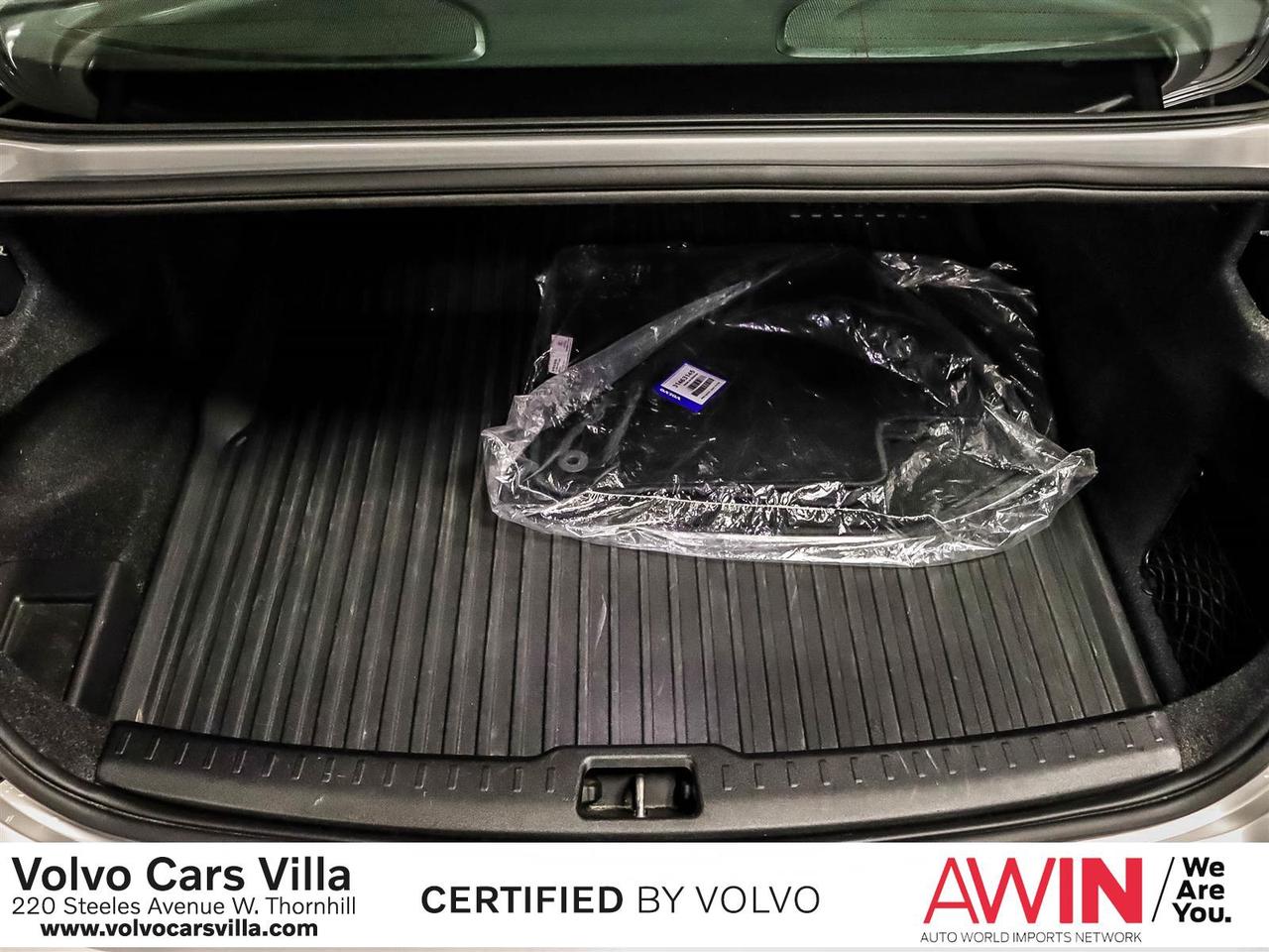 2021 Volvo S60 T5 AWD Momentum Photo