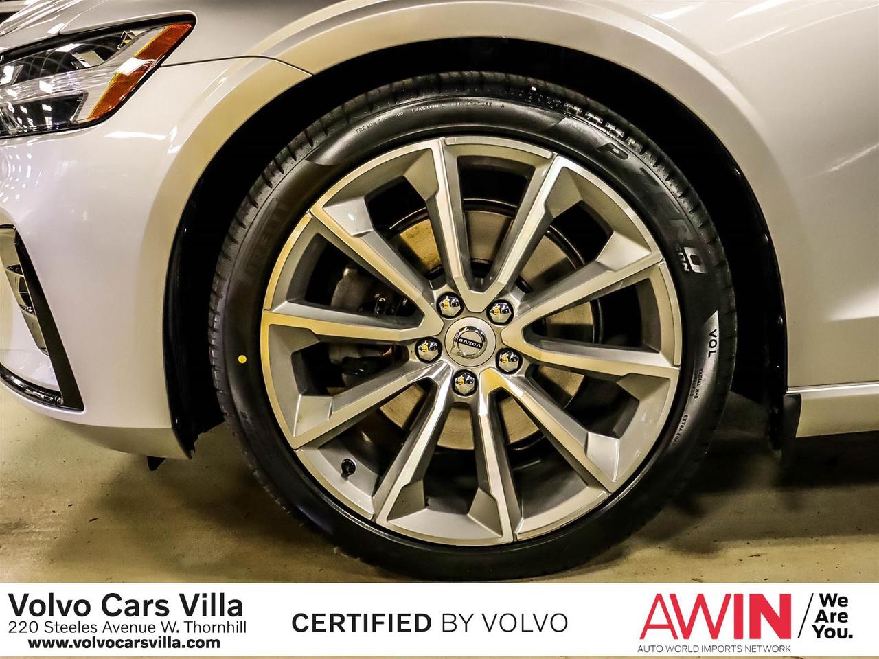 2021 Volvo S60 T5 AWD Momentum Photo