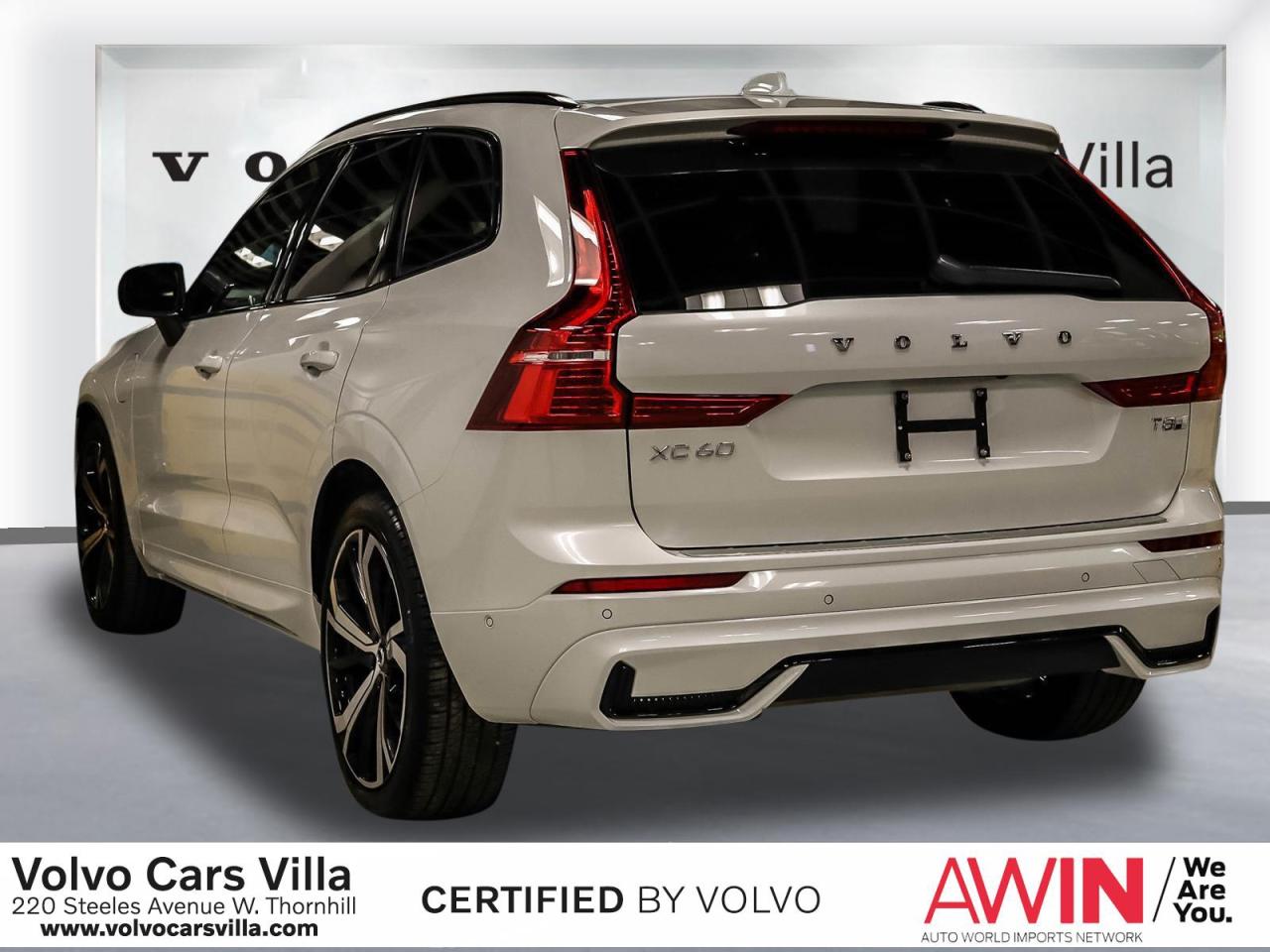 2025 Volvo XC60 Plug-In Hybrid T8 AWD Ultra Dark Theme Photo4