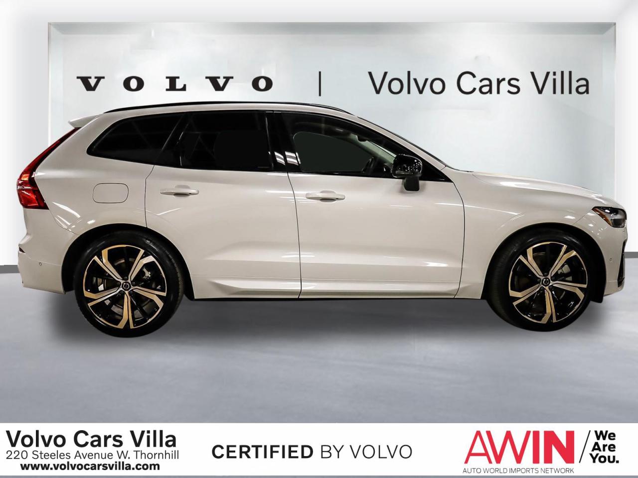 2025 Volvo XC60 Plug-In Hybrid T8 AWD Ultra Dark Theme Photo2