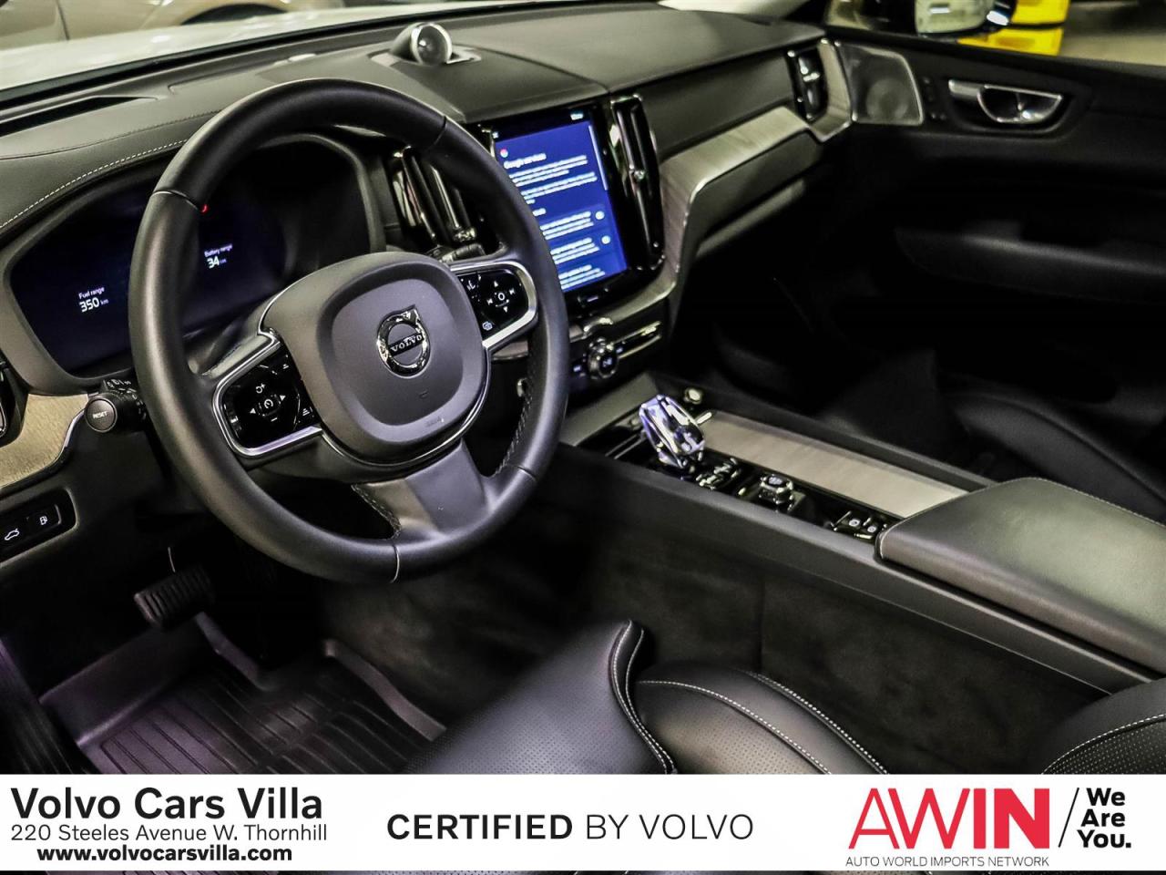 2025 Volvo XC60 Plug-In Hybrid T8 AWD Ultra Dark Theme Photo