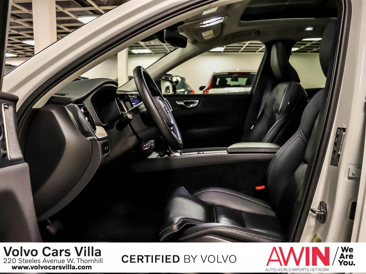 2025 Volvo XC60 Plug-In Hybrid T8 AWD Ultra Dark Theme Photo