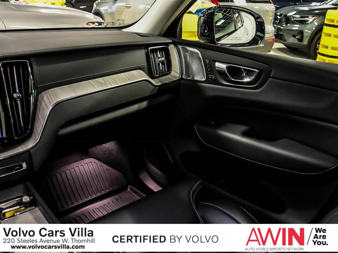 2025 Volvo XC60 Plug-In Hybrid T8 AWD Ultra Dark Theme Photo