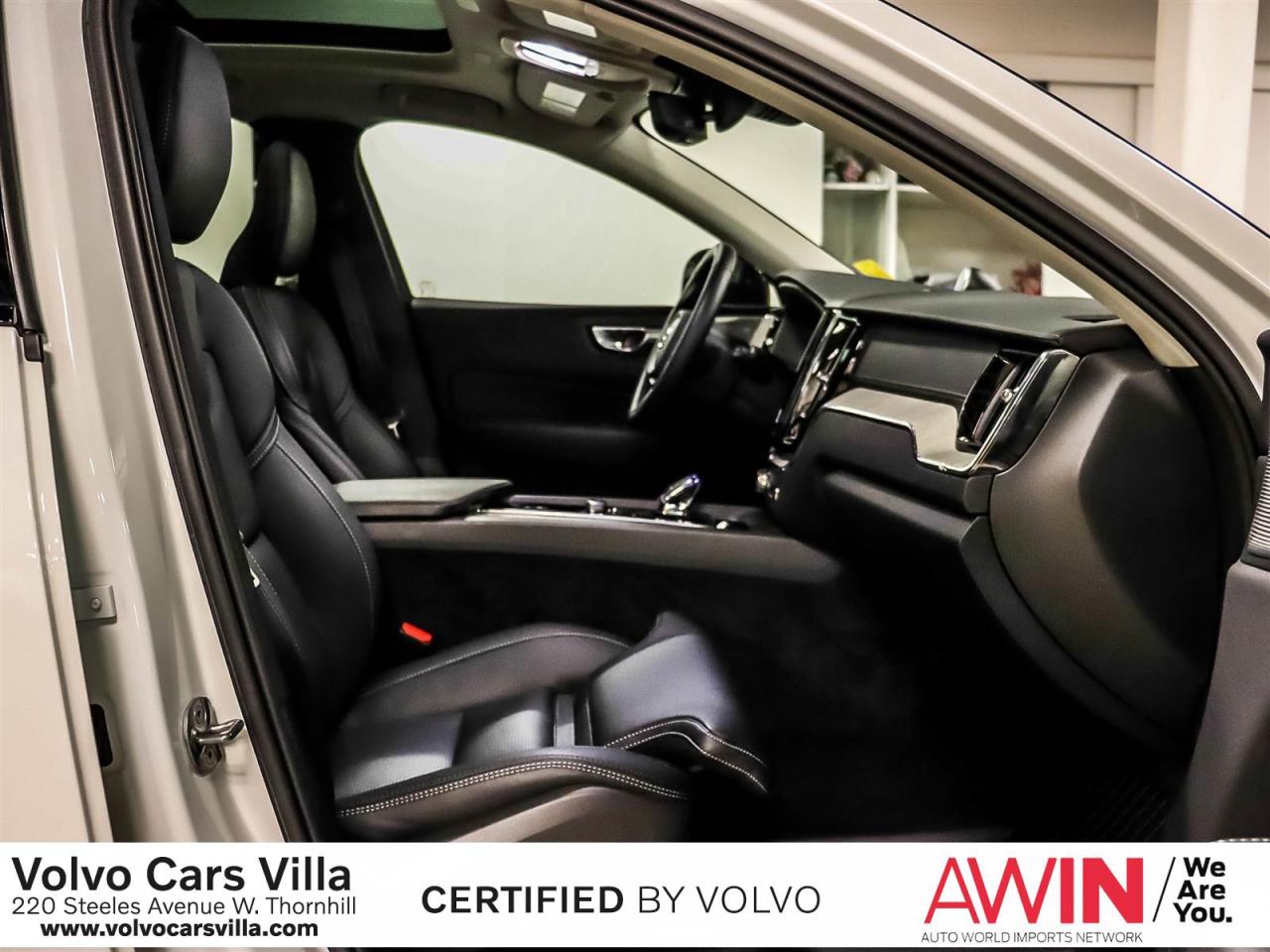 2025 Volvo XC60 Plug-In Hybrid T8 AWD Ultra Dark Theme Photo