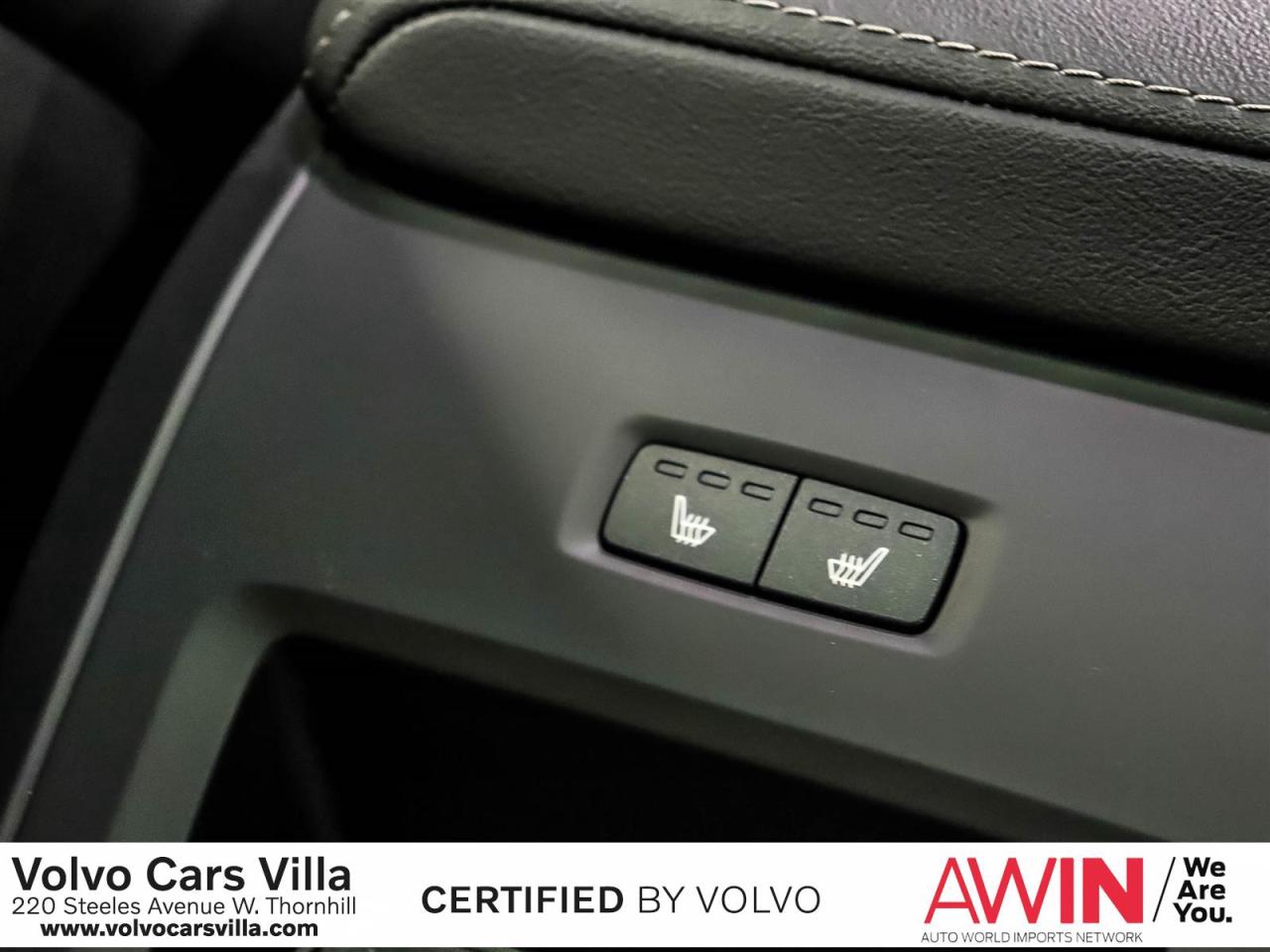 2025 Volvo XC60 Plug-In Hybrid T8 AWD Ultra Dark Theme Photo