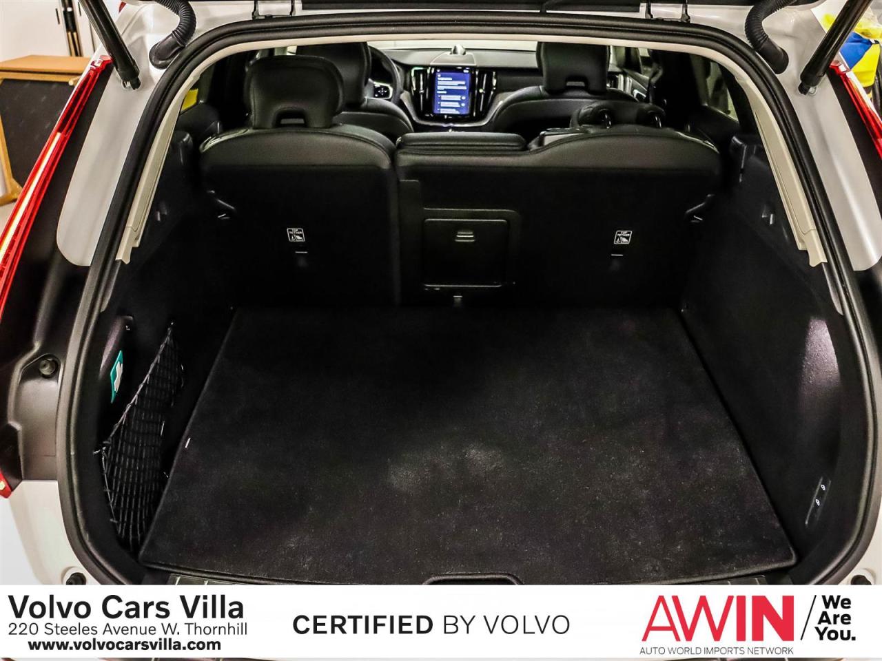 2025 Volvo XC60 Plug-In Hybrid T8 AWD Ultra Dark Theme Photo