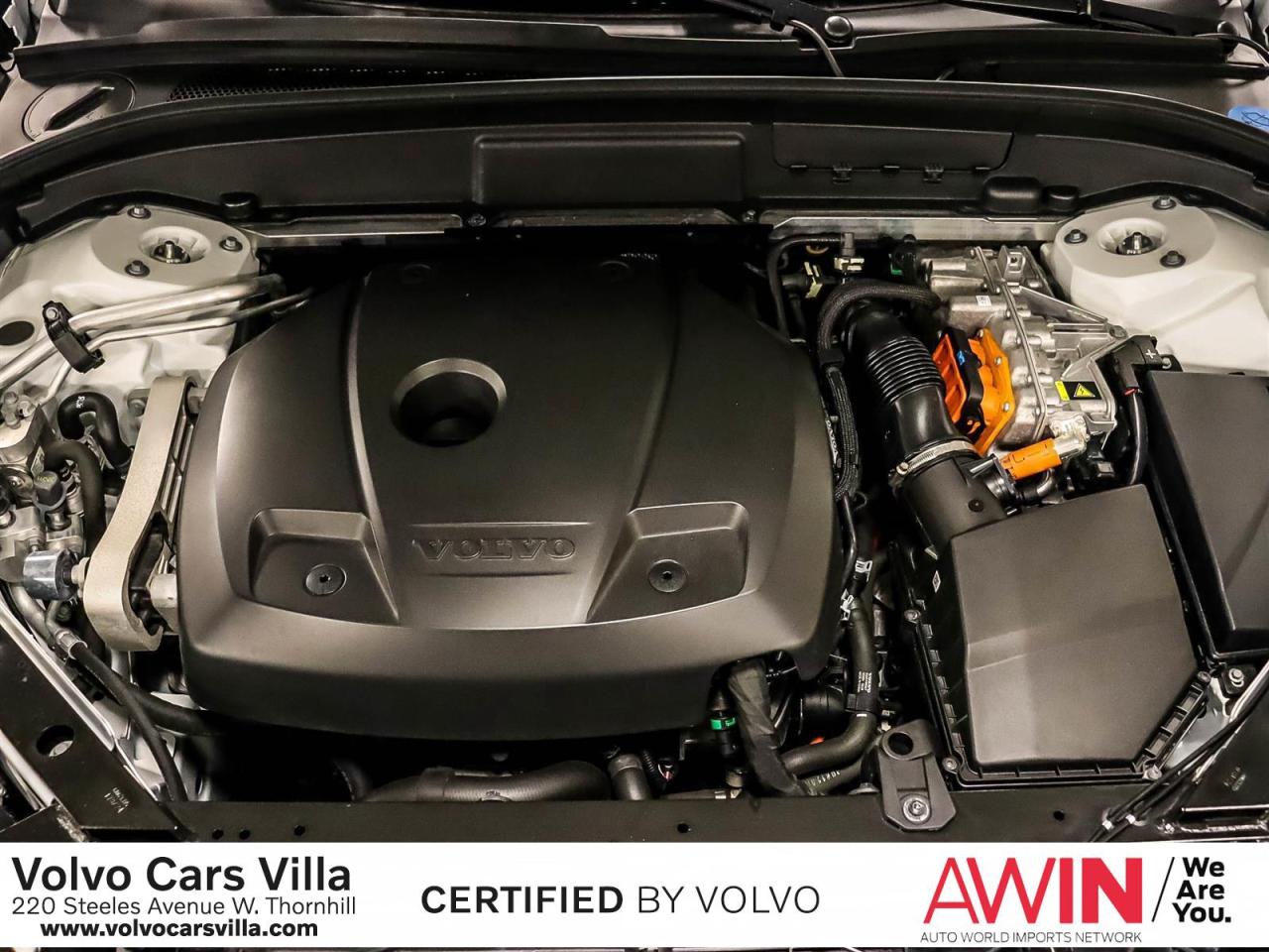 2025 Volvo XC60 Plug-In Hybrid T8 AWD Ultra Dark Theme Photo