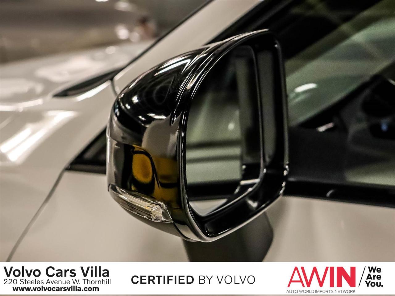 2025 Volvo XC60 Plug-In Hybrid T8 AWD Ultra Dark Theme Photo