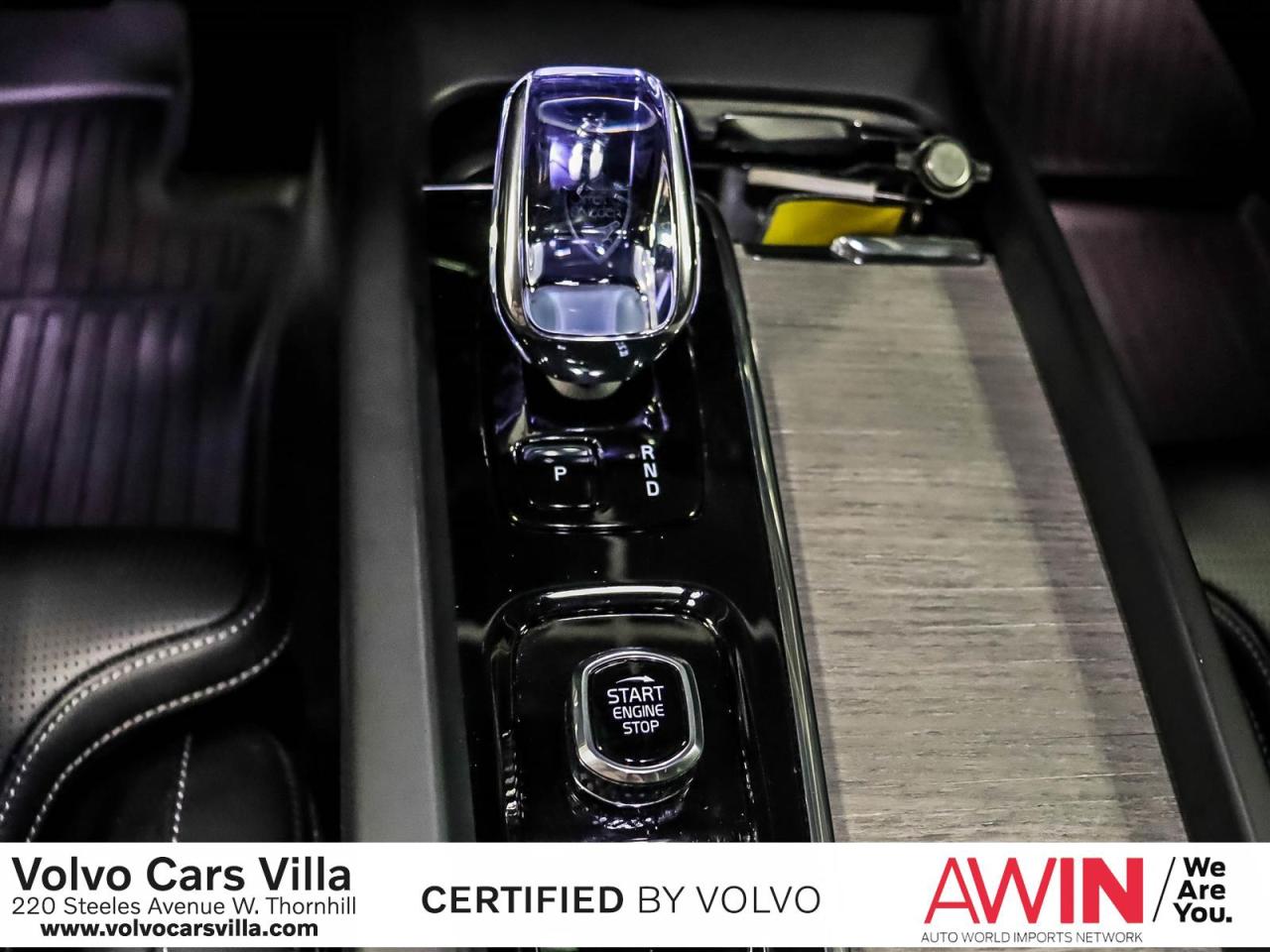 2025 Volvo XC60 Plug-In Hybrid T8 AWD Ultra Dark Theme Photo