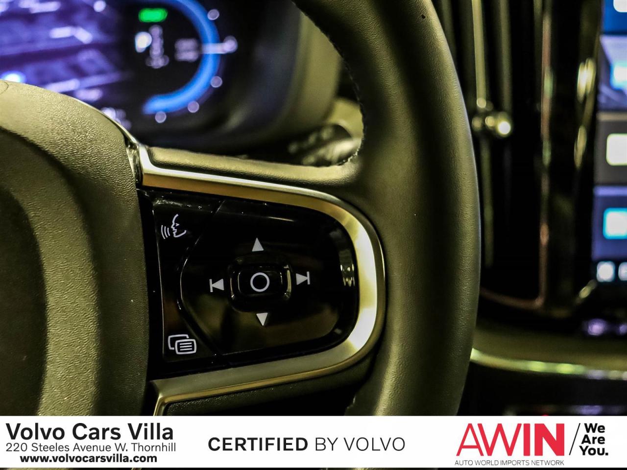 2025 Volvo XC60 Plug-In Hybrid T8 AWD Ultra Dark Theme Photo