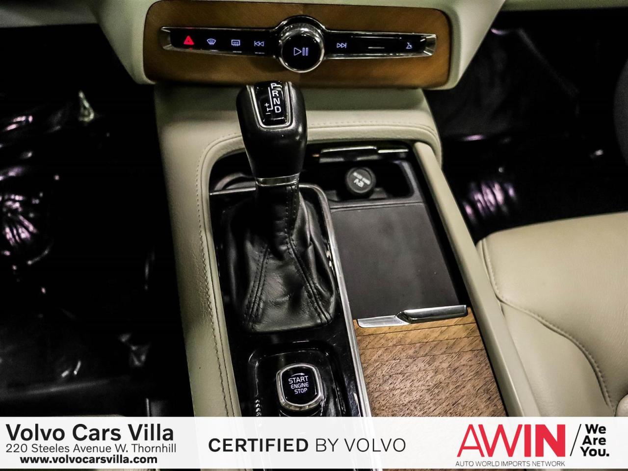 2022 Volvo XC90 T6 AWD Momentum (7-Seat) Photo