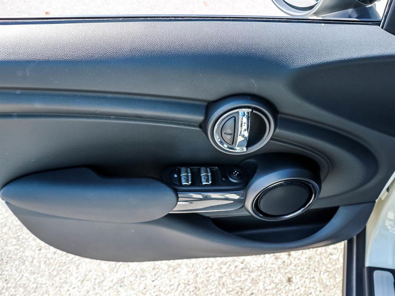 2020 MINI Cooper 5 Door Photo