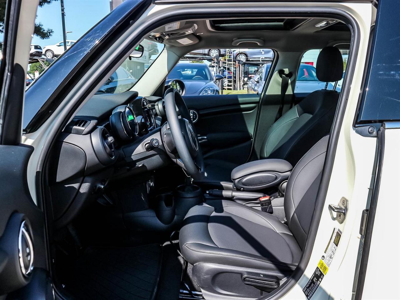 2020 MINI Cooper 5 Door Photo