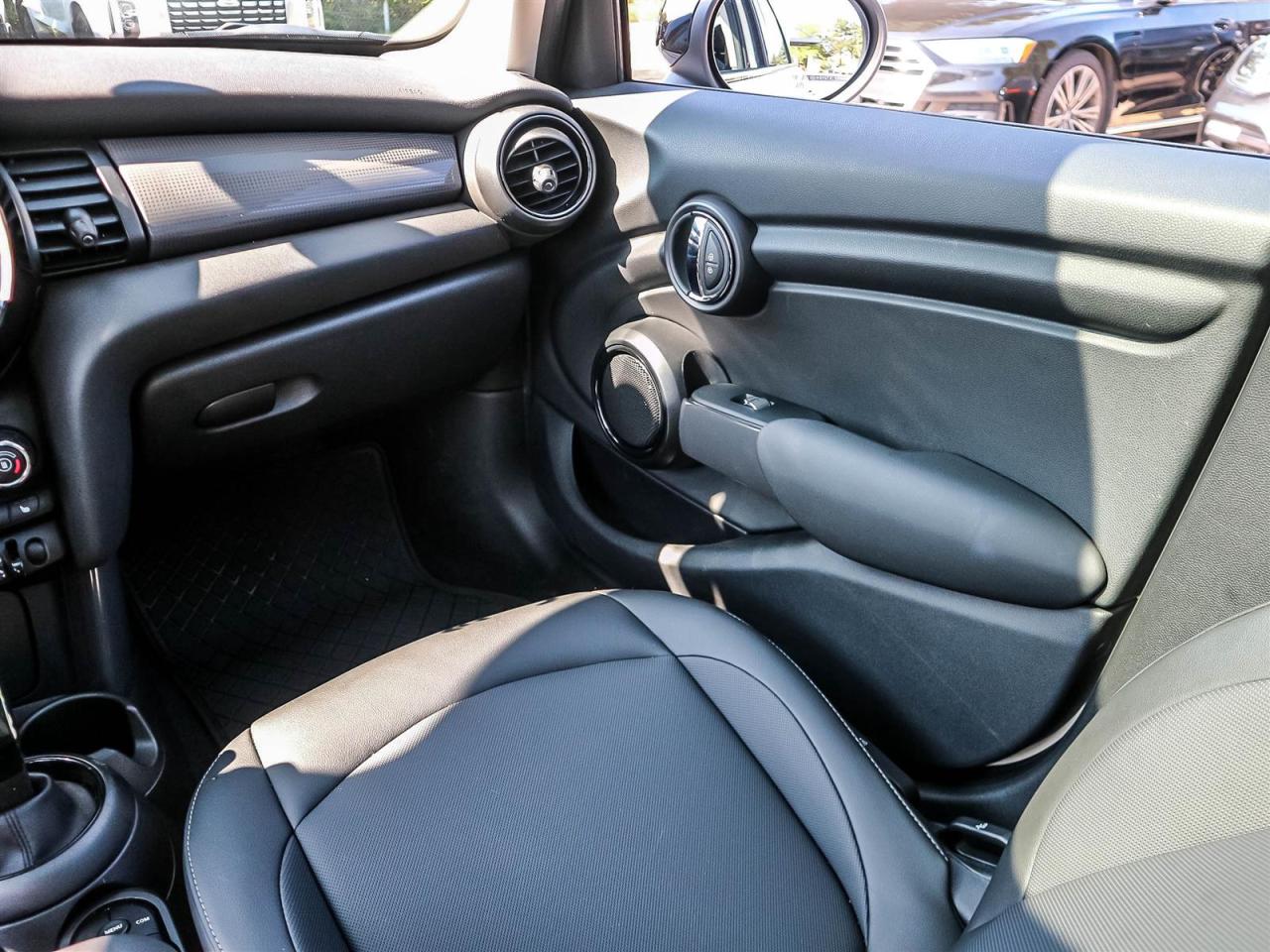 2020 MINI Cooper 5 Door Photo