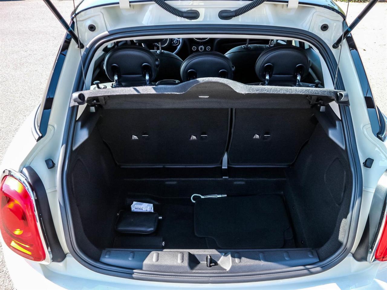 2020 MINI Cooper 5 Door Photo