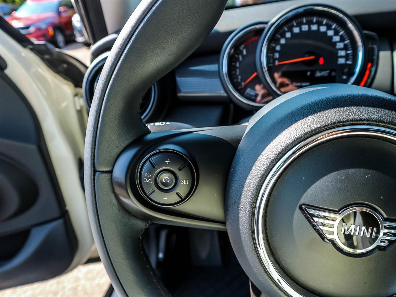 2020 MINI Cooper 5 Door Photo