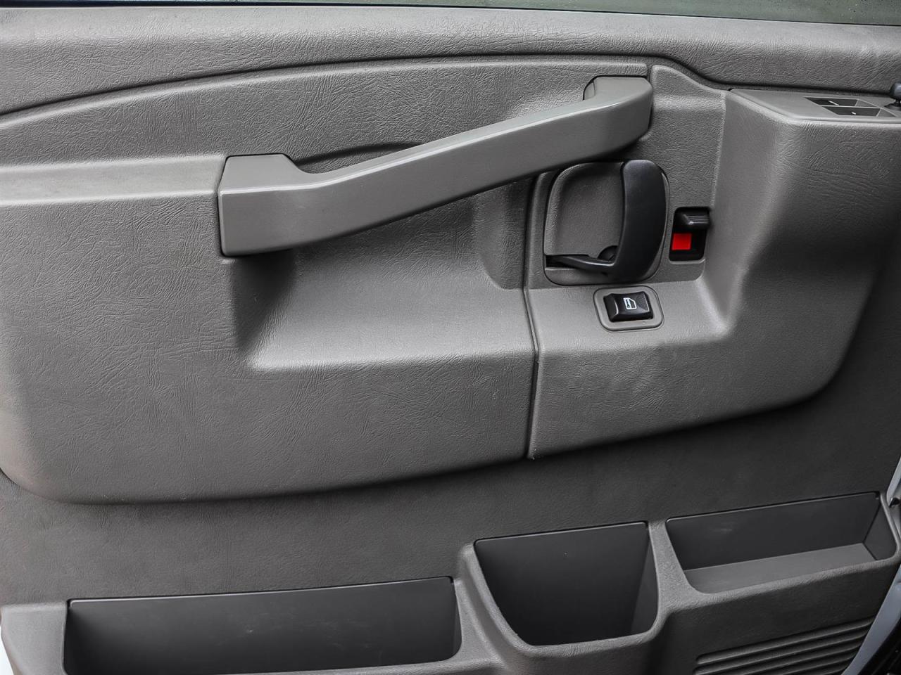 2020 GMC Savana Cargo Van BASE Photo