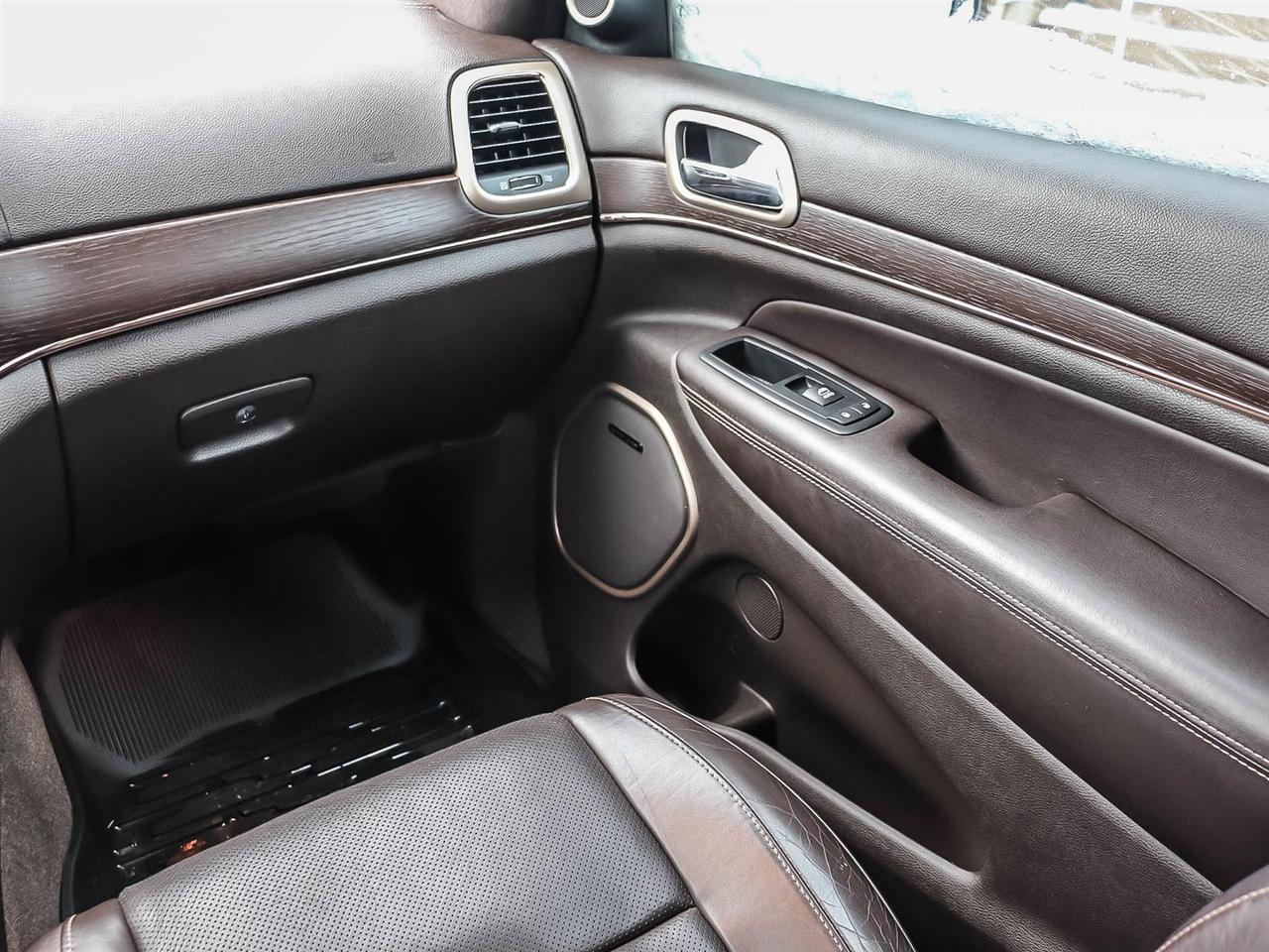 2016 Jeep Grand Cherokee Summit Photo