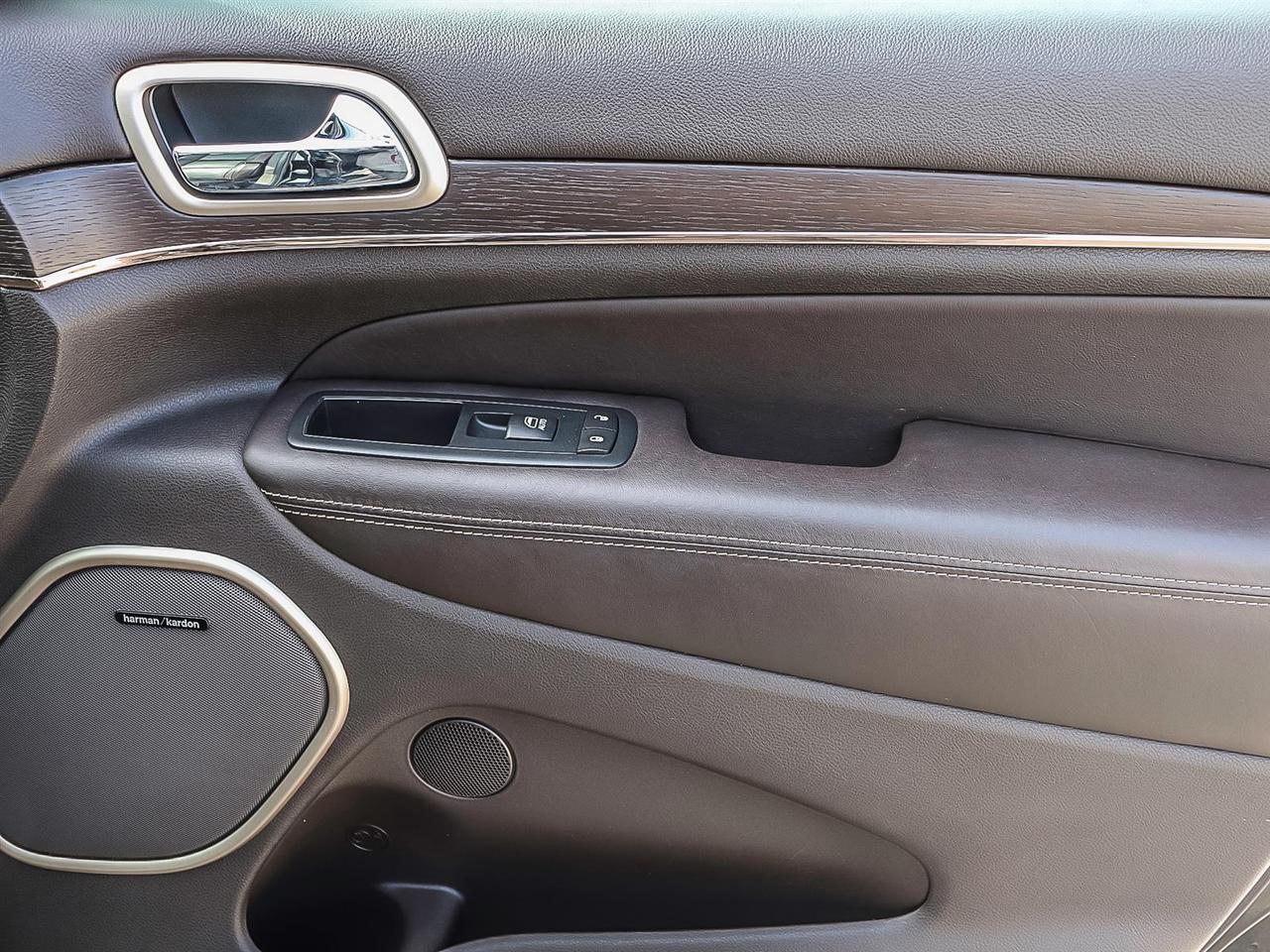2016 Jeep Grand Cherokee Summit Photo