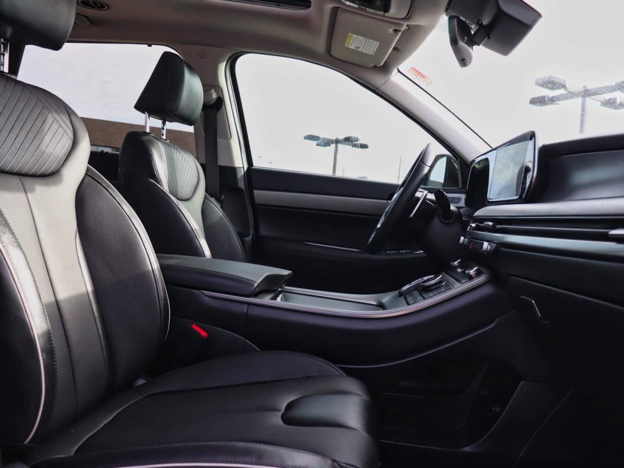 2025 Hyundai PALISADE Urban - Demo Unit | 4.99% Finance Available Photo