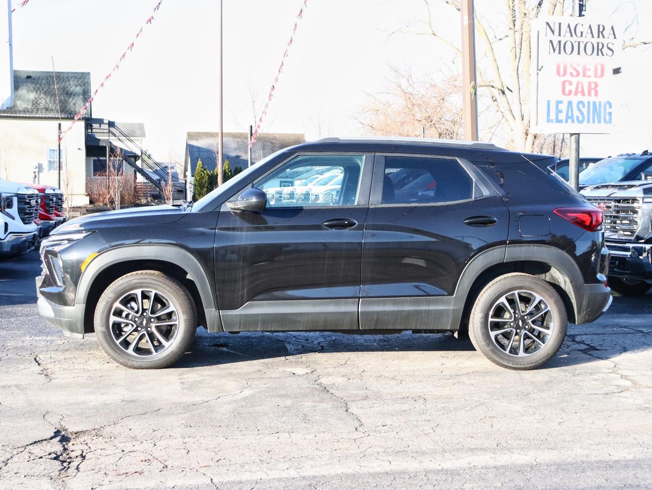 2025 Chevrolet TrailBlazer LT AWD Photo4