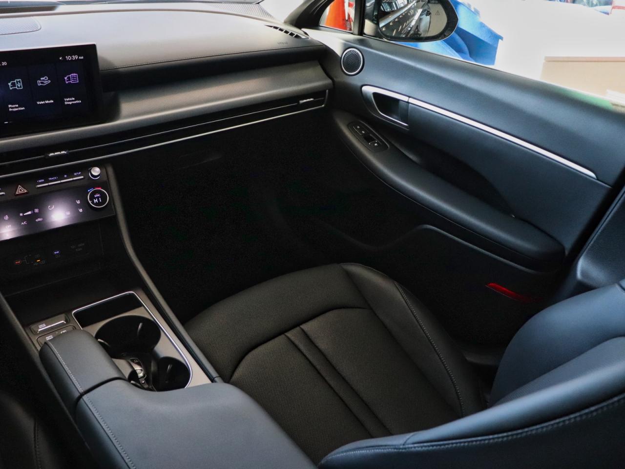 2025 Hyundai Sonata Preferred-Trend - | Leather | Sunroof | Winter Tires Photo