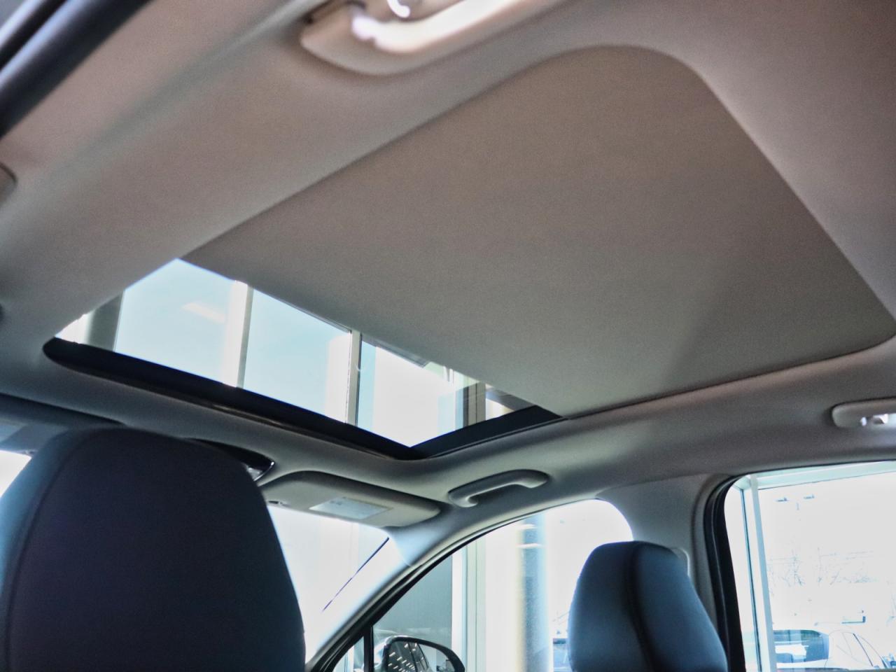 2025 Hyundai Sonata Preferred-Trend - | Leather | Sunroof | Winter Tires Photo