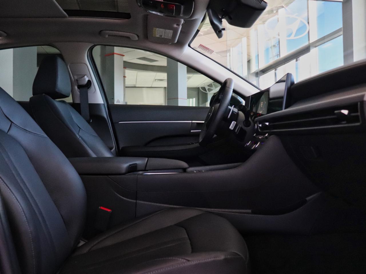 2025 Hyundai Sonata Preferred-Trend - | Leather | Sunroof | Winter Tires Photo