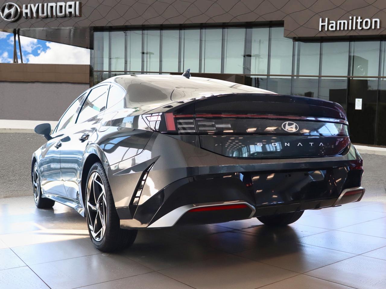 2025 Hyundai Sonata Preferred-Trend - | Leather | Sunroof | Winter Tires Photo3