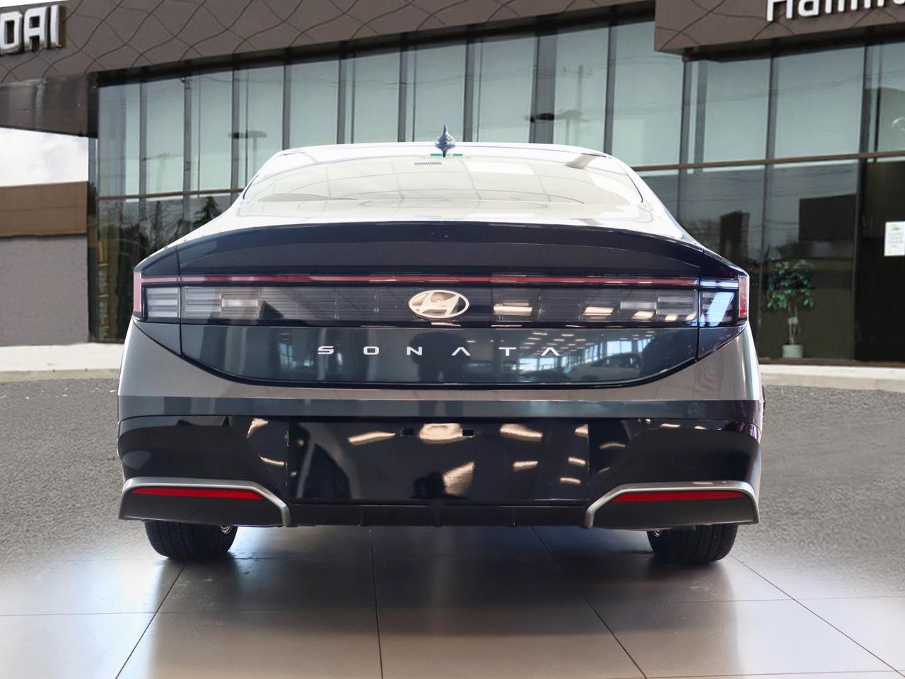 2025 Hyundai Sonata Preferred-Trend - | Leather | Sunroof | Winter Tires Photo2