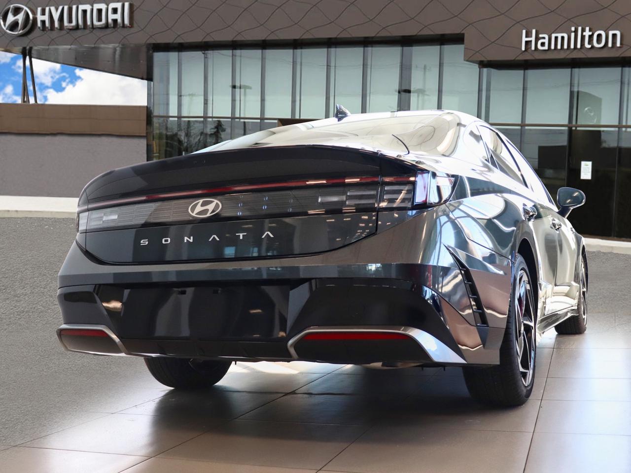 2025 Hyundai Sonata Preferred-Trend - | Leather | Sunroof | Winter Tires Photo