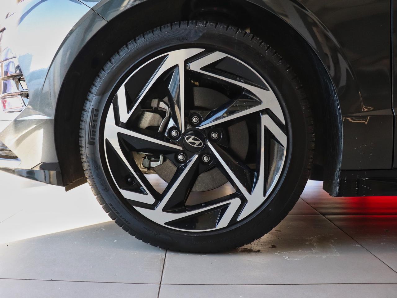 2025 Hyundai Sonata Preferred-Trend - | Leather | Sunroof | Winter Tires Photo