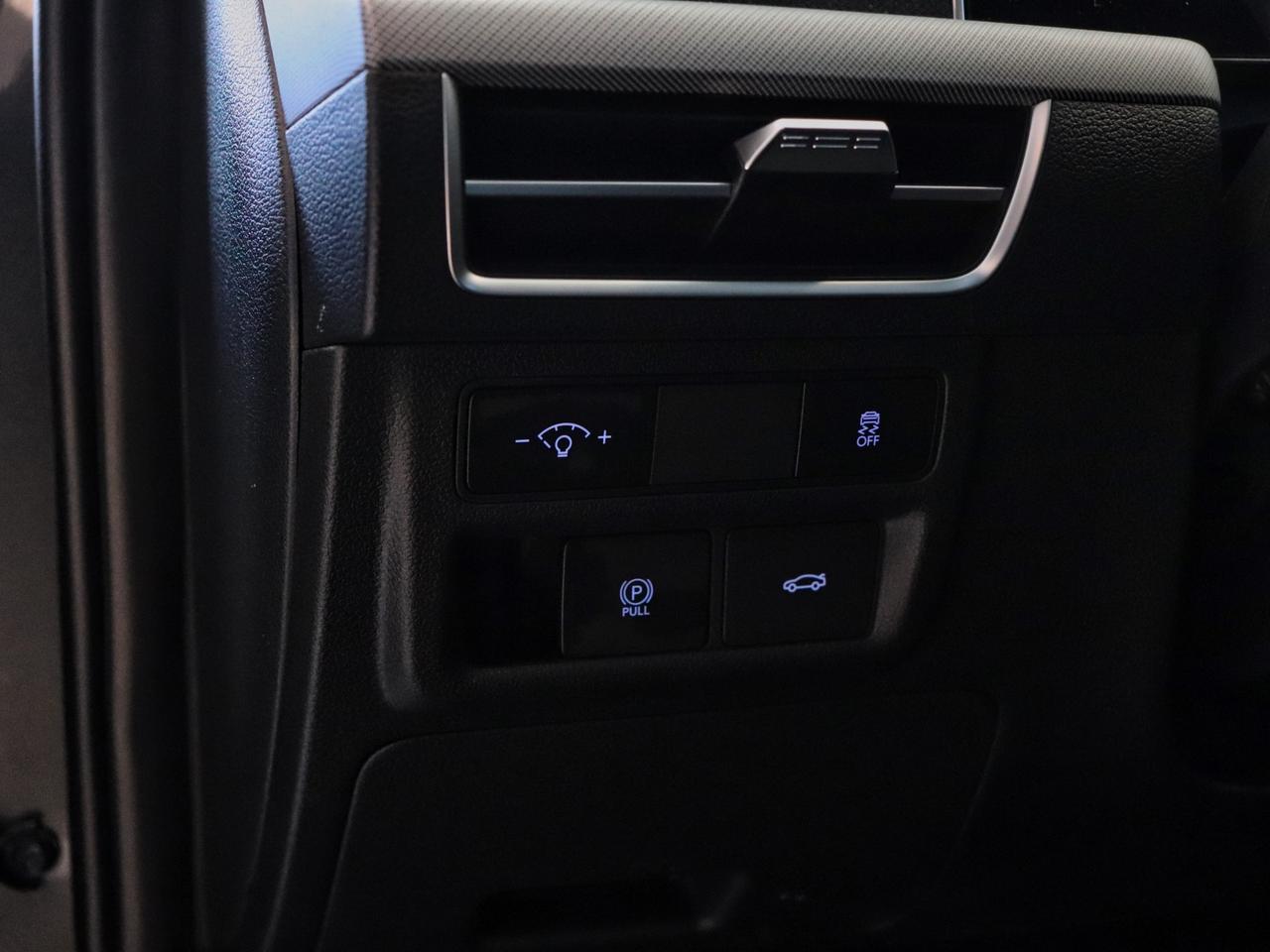 2025 Hyundai Sonata Preferred-Trend - | Leather | Sunroof | Winter Tires Photo