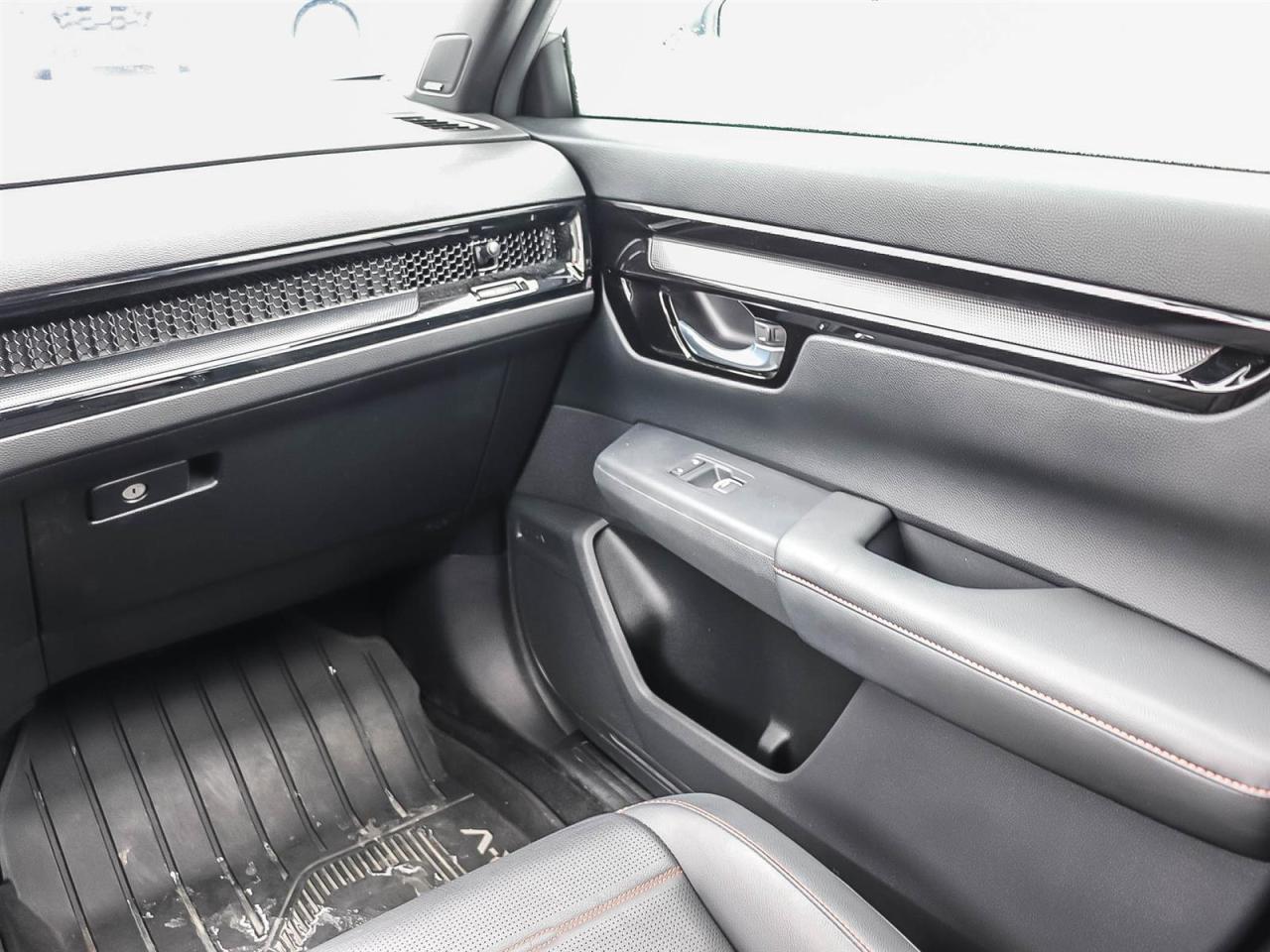 2023 Honda CR-V Hybrid Touring Photo