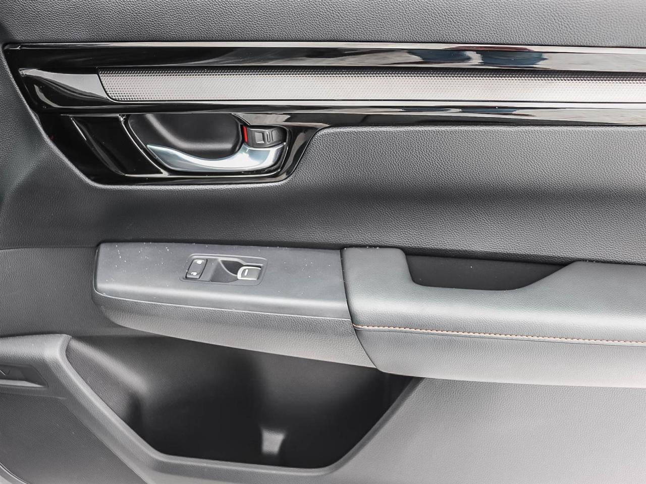 2023 Honda CR-V Hybrid Touring Photo