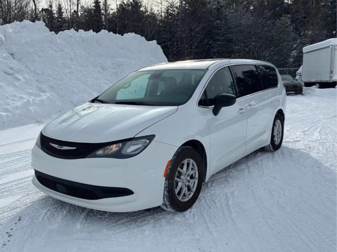 2024 Dodge Grand Caravan SXT | Heated Seats + Steering | Carplay and Android Auto | Remote Start | Power Liftgate and More ! Photo0