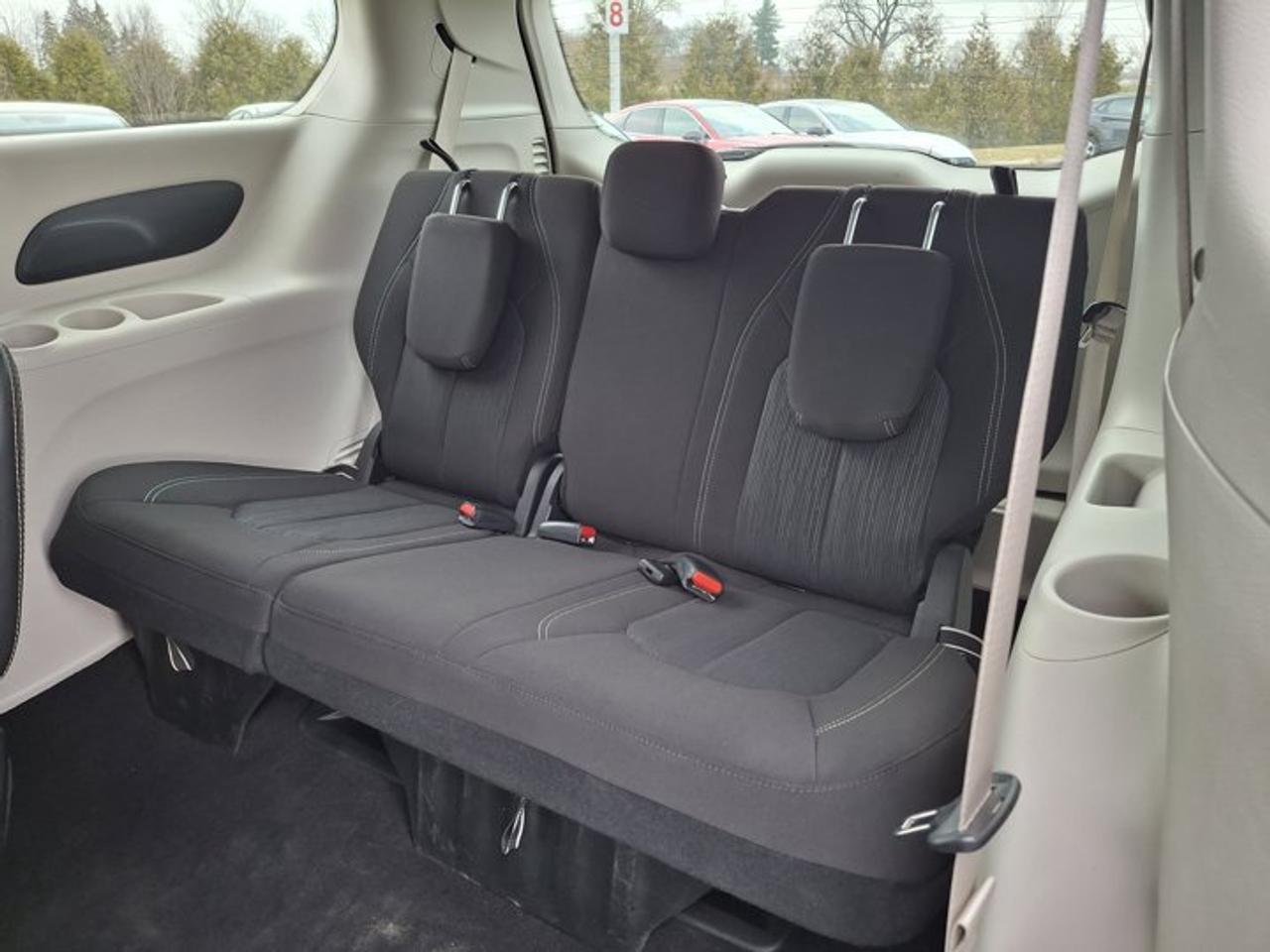 2024 Dodge Grand Caravan SXT | Heated Seats + Steering | Carplay and Android Auto | Remote Start | Power Liftgate and More ! Photo