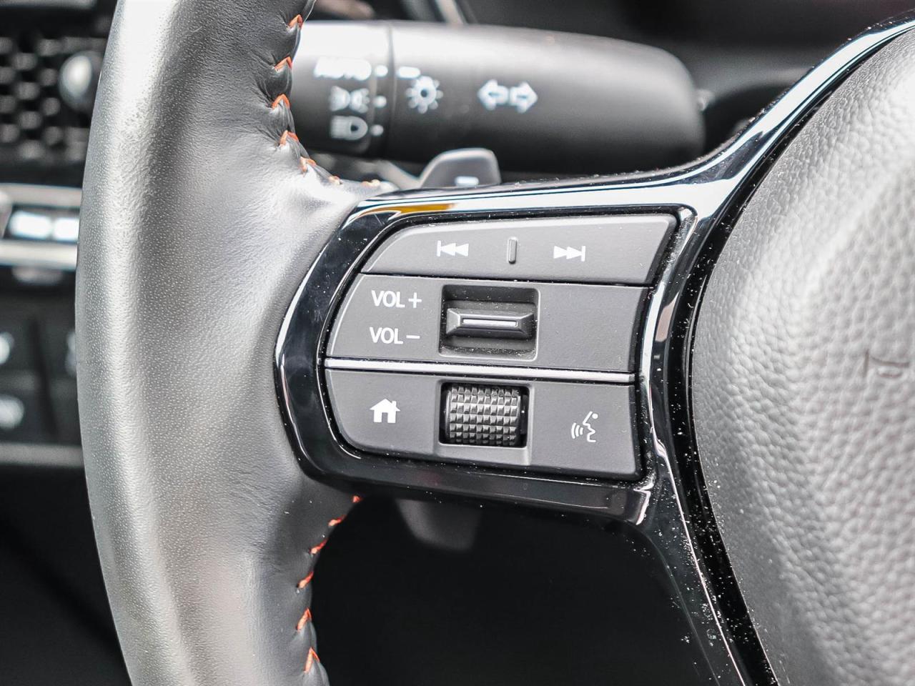 2023 Honda CR-V Hybrid Touring Photo