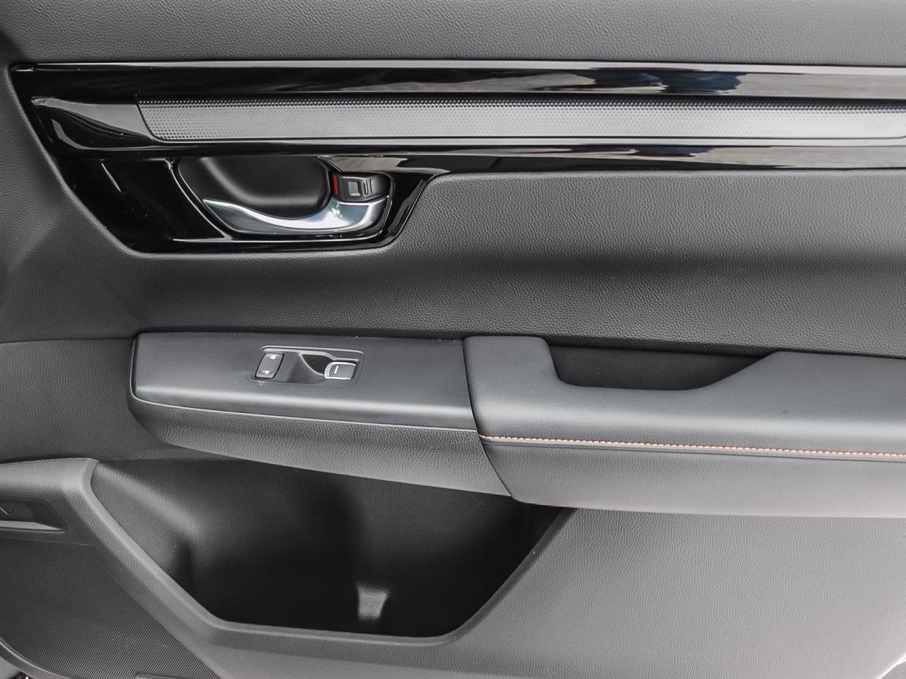 2023 Honda CR-V Hybrid Touring Photo