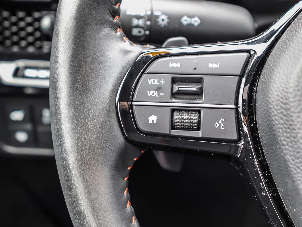 2023 Honda CR-V Hybrid Touring Photo