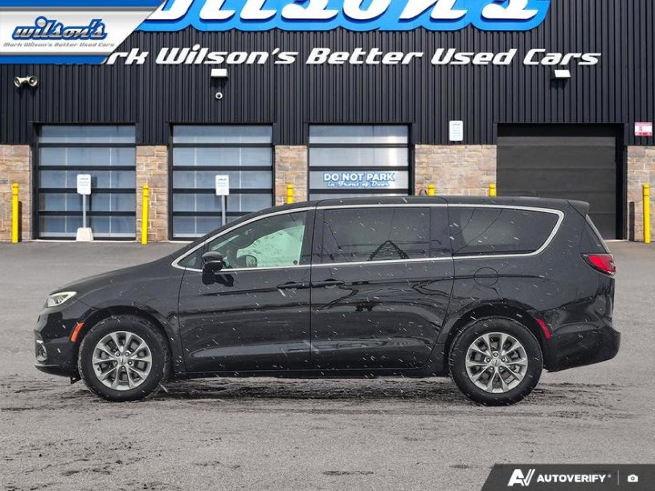 2025 Chrysler Pacifica Select AWD | Sunroof | Leatherette | Power Sliding Doors + Hatch | Remote Start | CarPlay + Android Photo