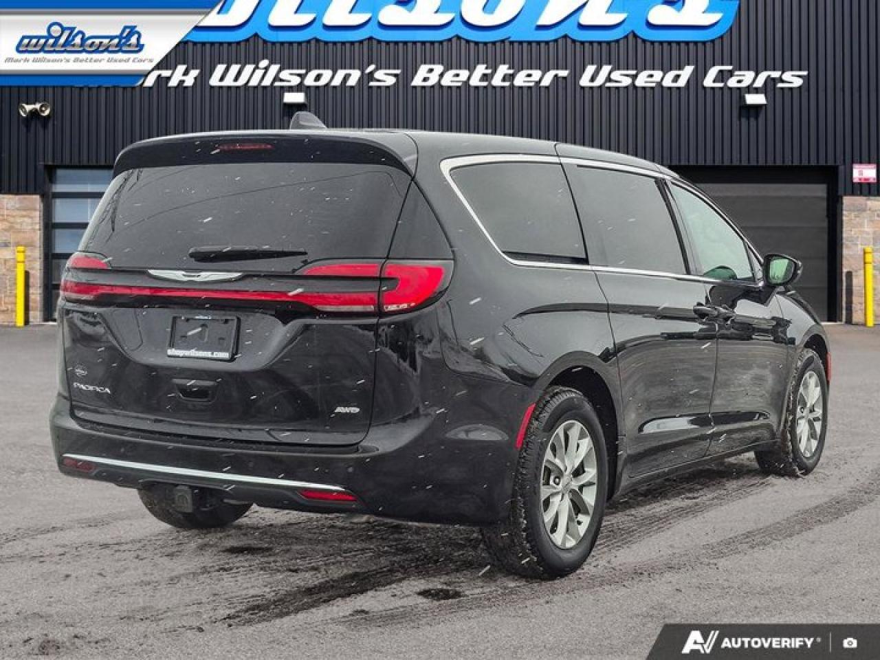 2025 Chrysler Pacifica Select AWD | Sunroof | Leatherette | Power Sliding Doors + Hatch | Remote Start | CarPlay + Android Photo