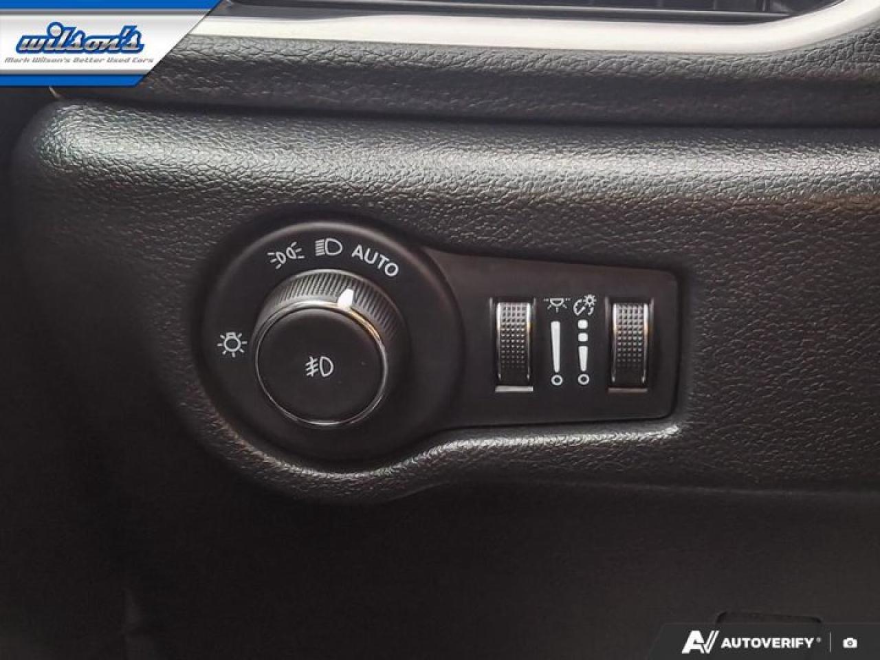 2025 Chrysler Pacifica Select AWD | Sunroof | Leatherette | Power Sliding Doors + Hatch | Remote Start | CarPlay + Android Photo