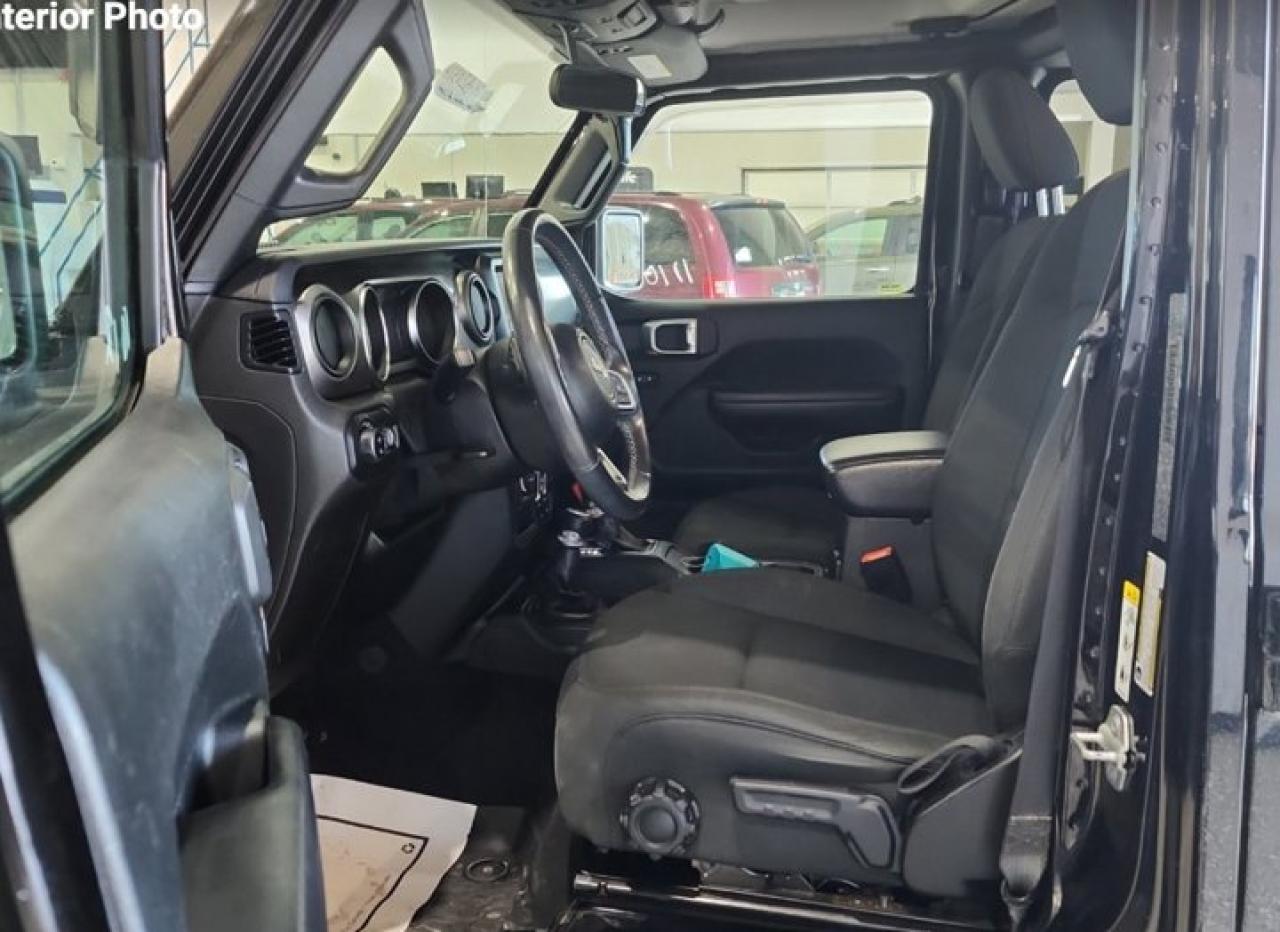 2020 Jeep Gladiator Sport S 4X4 | Tow Pkg | Remote Start | CarPlay + Android | Spray-in Liner | Rear Camera | and More ! Photo2