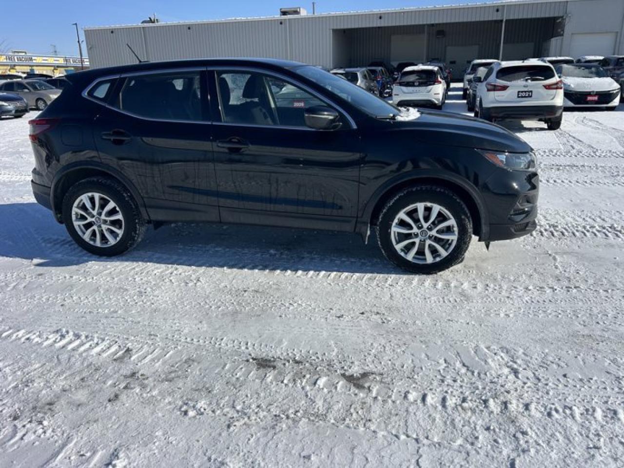 2021 Nissan Qashqai S | Heated Seats | CarPlay | Rear Cam | Blind Spot | and More ! Photo