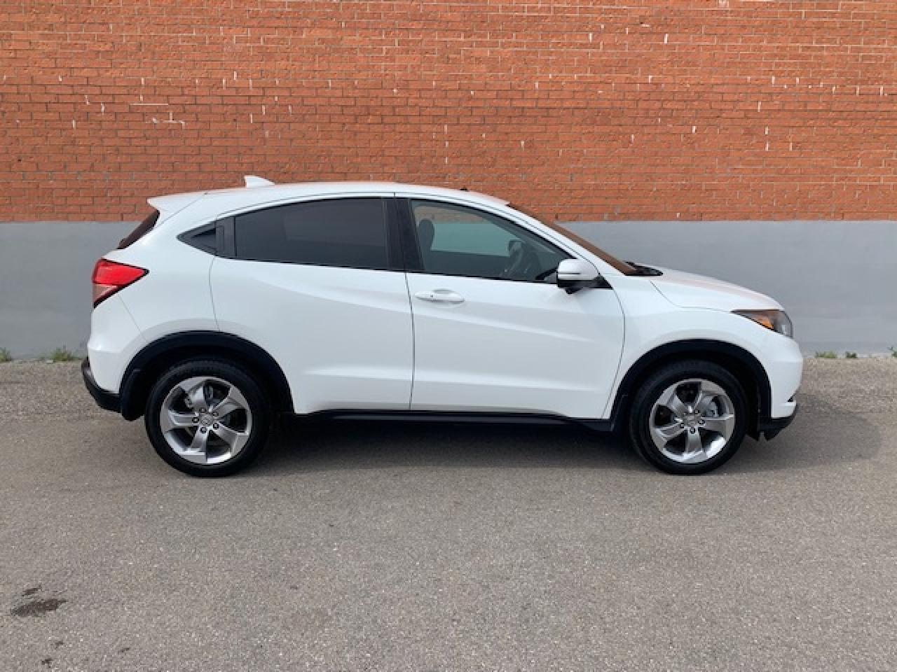 2017 Honda HR-V EX AWD Photo4