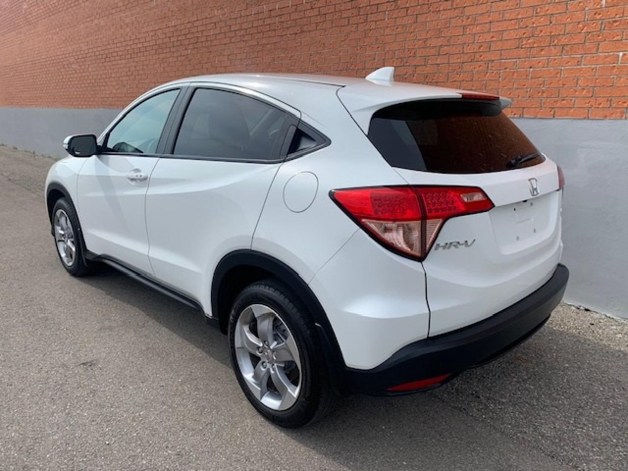 2017 Honda HR-V EX AWD Photo2