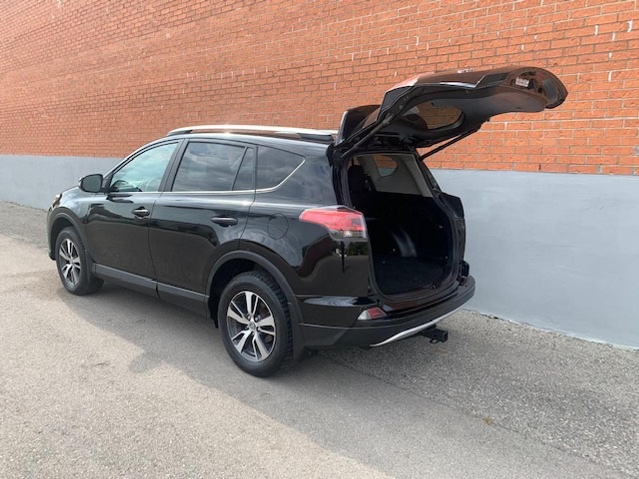 2016 Toyota RAV4 XLE Photo